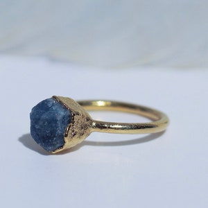 Raw Sapphire Ring in Gold, Stackable Birthstone Ring, September Birthstone Jewelry, Birthstone, September Birthday Gift, Rough Sapphire Ring image 5