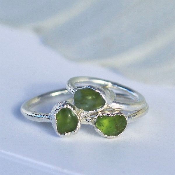 Raw Peridot Ring in Silver, Peridot Birthstone Jewelry, August Birthstone Silver Ring, Bright Green Stone Ring, August Gemstone Gift
