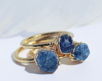 Raw Sapphire Ring in Gold, Stackable Birthstone Ring, September Birthstone Jewelry, Birthstone, September Birthday Gift, Rough Sapphire Ring