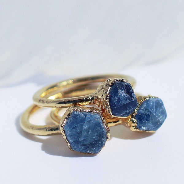 Raw Sapphire Ring in Gold, Stackable Birthstone Ring, September Birthstone Jewelry, Birthstone, September Birthday Gift, Rough Sapphire Ring