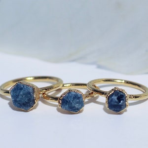 Raw Sapphire Ring in Gold, Stackable Birthstone Ring, September Birthstone Jewelry, Birthstone, September Birthday Gift, Rough Sapphire Ring image 4