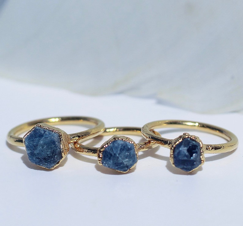 Raw Sapphire Ring in Gold, Stackable Birthstone Ring, September Birthstone Jewelry, Birthstone, September Birthday Gift, Rough Sapphire Ring image 4