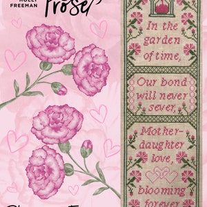 Puede incluir: Un patrón de punto de cruz para un tirador de campana con un diseño floral rosa y verde con el texto "En el jardín del tiempo, Nuestro vínculo nunca se romperá Amor de madre e hija, floreciendo para siempre".