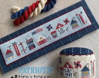 Tiny Town Series: Patriotic, Christmas, Big-Hearted (2022) - Kreuzstichkarte / Knöpfe inklusive!