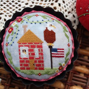 Happy Habitat: Adler Manor von Stephanie Webb of Lindy Stitches (2021) - Kreuzstichkarte