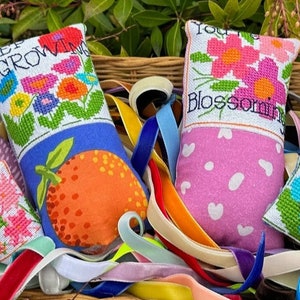 Flower Burst Flings (2024) by Luhu Stitches -- paper chart / fabric bundle