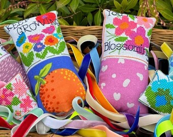 Flower Burst Flings (2024) by Luhu Stitches -- paper chart / fabric bundle
