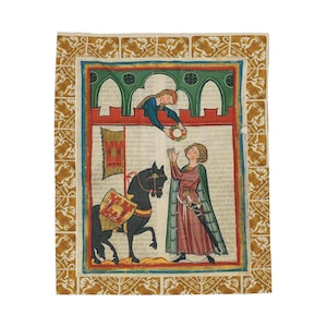 Peut inclure: Page de manuscrit enluminé médiéval. L'illustration montre une personne en robe rouge et verte et un cheval noir avec un bouclier. Une personne en bleu se penche d'un mur rouge, offrant quelque chose. La page a une bordure décorative.