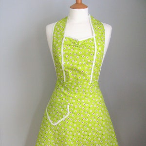 1940s apron - womens apron - retro apron - vintage style apron - lime green daisy apron - apron with pockets - apron gift for her - apron