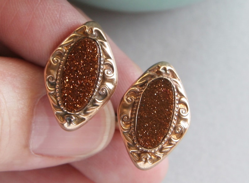 Antique AVENTURINE GLASS Unisex Cufflinks Victorian Diamond-Shaped Repousse Gold /& Goldstone Cuff Links Movable Oval Backs on Fixed Bars