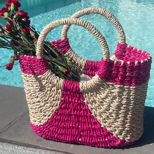 Geflochtene Strandtasche aus Naturstroh