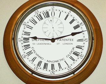 Väggklocka i Greenwich Observatory-stil med 24-timmars GMT, träram.