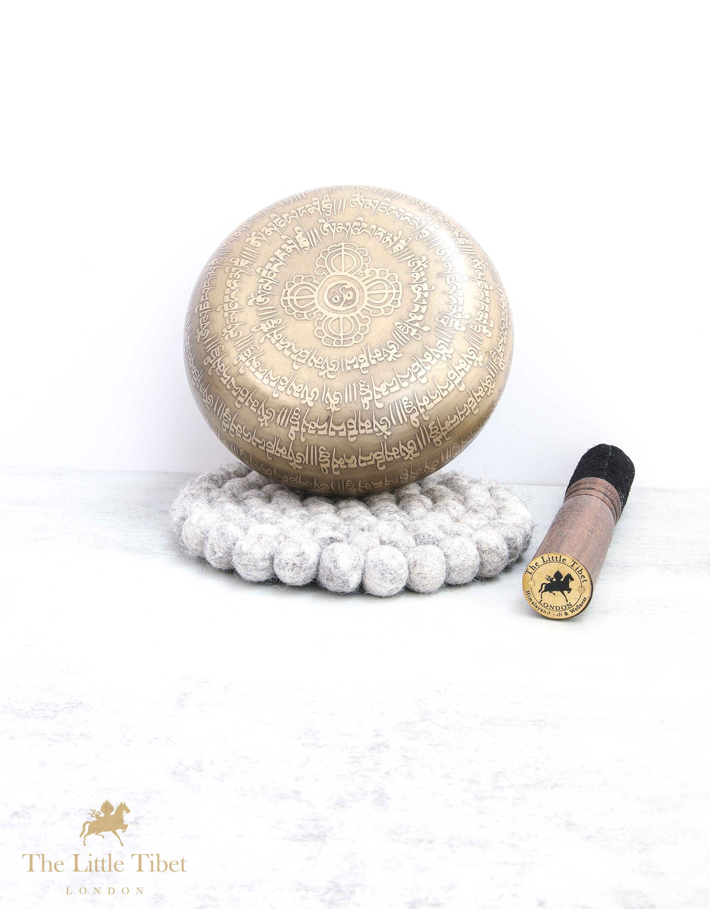 仏像彫刻の金属製瞑想ボウル 仏像彫刻の金属製瞑想ボウル