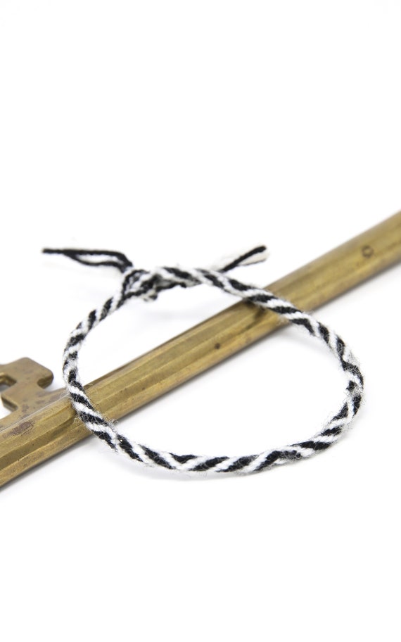 Tibetan Freedom Bracelet – Handwoven Cotton Yarn, Nine-Eye Design