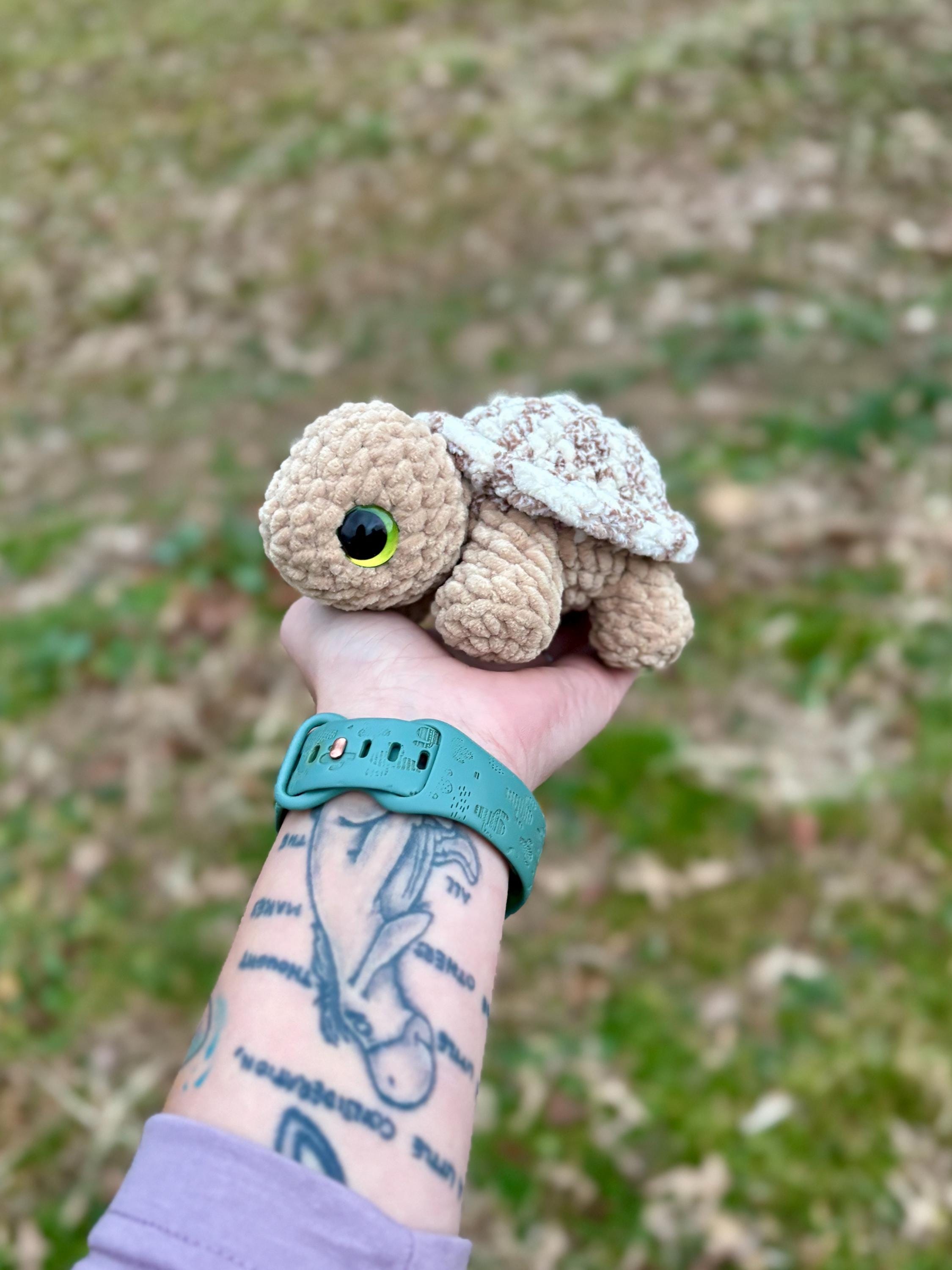 Tutorial Terry Plusg Terry Turtle Palm Plushie, No Sew Crochet Amigurumi Pattern (PDF ...