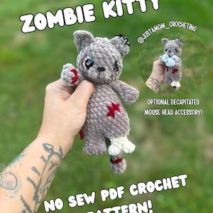 Puede incluir: Un juguete de peluche de gato tejido a ganchillo gris con temática zombi, con un ojo negro, un ojo rojo, cicatrices cosidas y una cola en forma de hueso blanco. El texto dice ZOMBIE KITTY, @JUSTAMOM_CROCHETING, OPTIONAL DECAPITATED MOUSE HEAD ACCESSORY, NO SEW PDF CROCHET PATTERN.