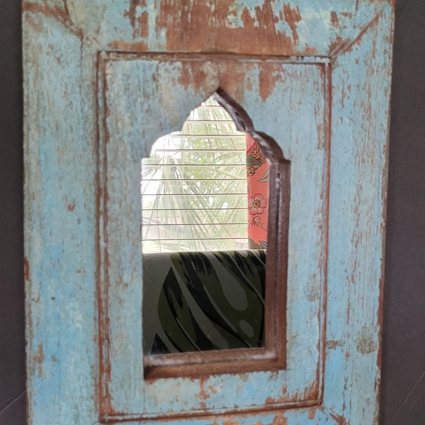 VENTE! Petit miroir marocain boho rustique de 12,5 pouces miroir de récupération de peinture chippy / miroir Shabby Chic en détresse bleu vert clair