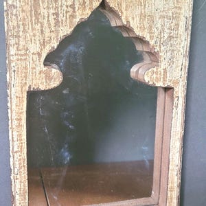 ¡OFERTA! Espejo pequeño de 14&quot; x 9,5&quot; estilo bohemio marroquí con pintura descascarada recuperada / espejo Shabby Chic desgastado en marrón crema