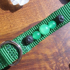 Steady Heart ™ Grünes Aventurin-Aromatherapie-Hundehalsband - Diffusorhalsband für ätherisches Öl aus Kristall für Vertrauen, Ruhe und emotionales Gleichgewicht