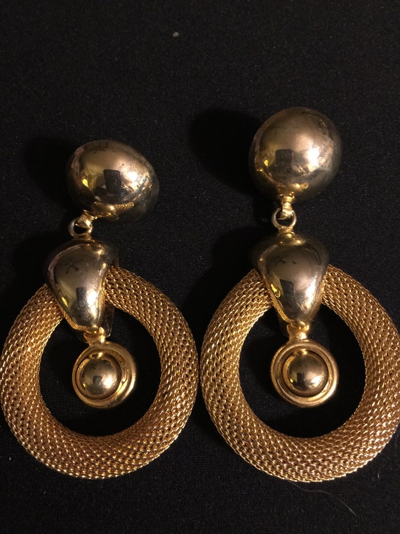 Lg Vintage Goldtone Runway Fashion Clip-on Earring