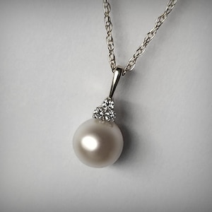 Diamond Pearl Necklace, 14K Gold Pearl Pendant, 8mm Real Freshwater Pearl,  Solitaire Diamond, Solid 14K White Gold, Bridal Gift for Bride