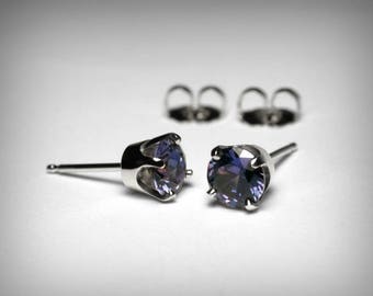 Boucles d'oreilles en imitation alexandrite 14 carats, clous d'oreilles, boucles d'oreilles en imitation alexandrite, or blanc 14 carats, alexandrite, pierre de naissance de juin Anniversaire de juin