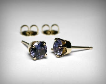 Boucles d'oreilles en imitation alexandrite 14 carats, clous d'oreilles, boucles d'oreilles en imitation alexandrite, or jaune 14 carats, boucles d'oreilles avec pierre de naissance en juin, anniversaire en juin