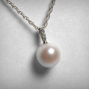 Diamond Pearl Necklace, 14K Pearl Necklace, Genuine Freshwater Pearl Pendant, Solitaire Diamond, 14K White Gold, Bridal Wedding Jewelry