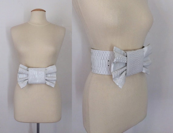 80's white bow belt / leather belt / animal motif