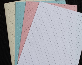 Ensemble de 8 feuilles de papier cartonné gaufré Pois suisses