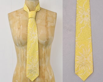 1960s/1970s Key West Hand Print Fashions Sun Novelty Print Yellow White Mens Necktie Tie