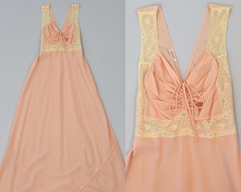 1940s Peachy Pink Floral Lace Gathered Nylon Lingerie Nightgown Loungewear