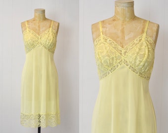 1950s Vanity Fair Pastel Yellow Nylon Floral Lace Boudoir Lingerie Slip