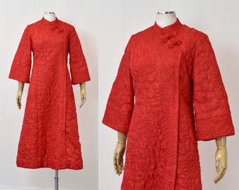 1960s Red Floral Quilted Embroidered Barbara Lee Asian Inspired Robe Loungewear