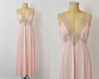 1970s Vanity Fair Baby Pink Nylon & Floral Lace Nightgown Lingerie