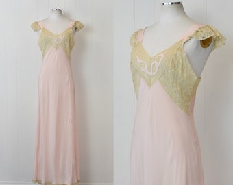 1940s Pink Floral Ecru Lace Fantasy Boudoir Lingerie Nightgown