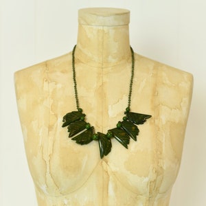 1940s Bakelite Green Marbled Carved Leaves Necklace Tested