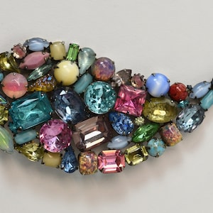 1970s Kenneth Jay Lane Large Multicolored Rhinestone Paisley Teardrop Brooch Pin Jewelry Signed