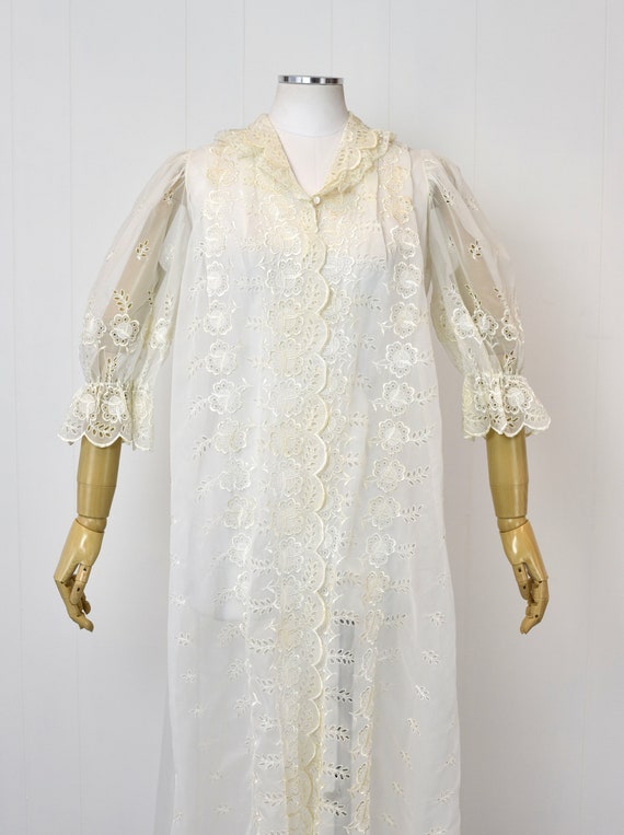 1950s White Nylon Floral Embroidered Lace Bridal … - image 2