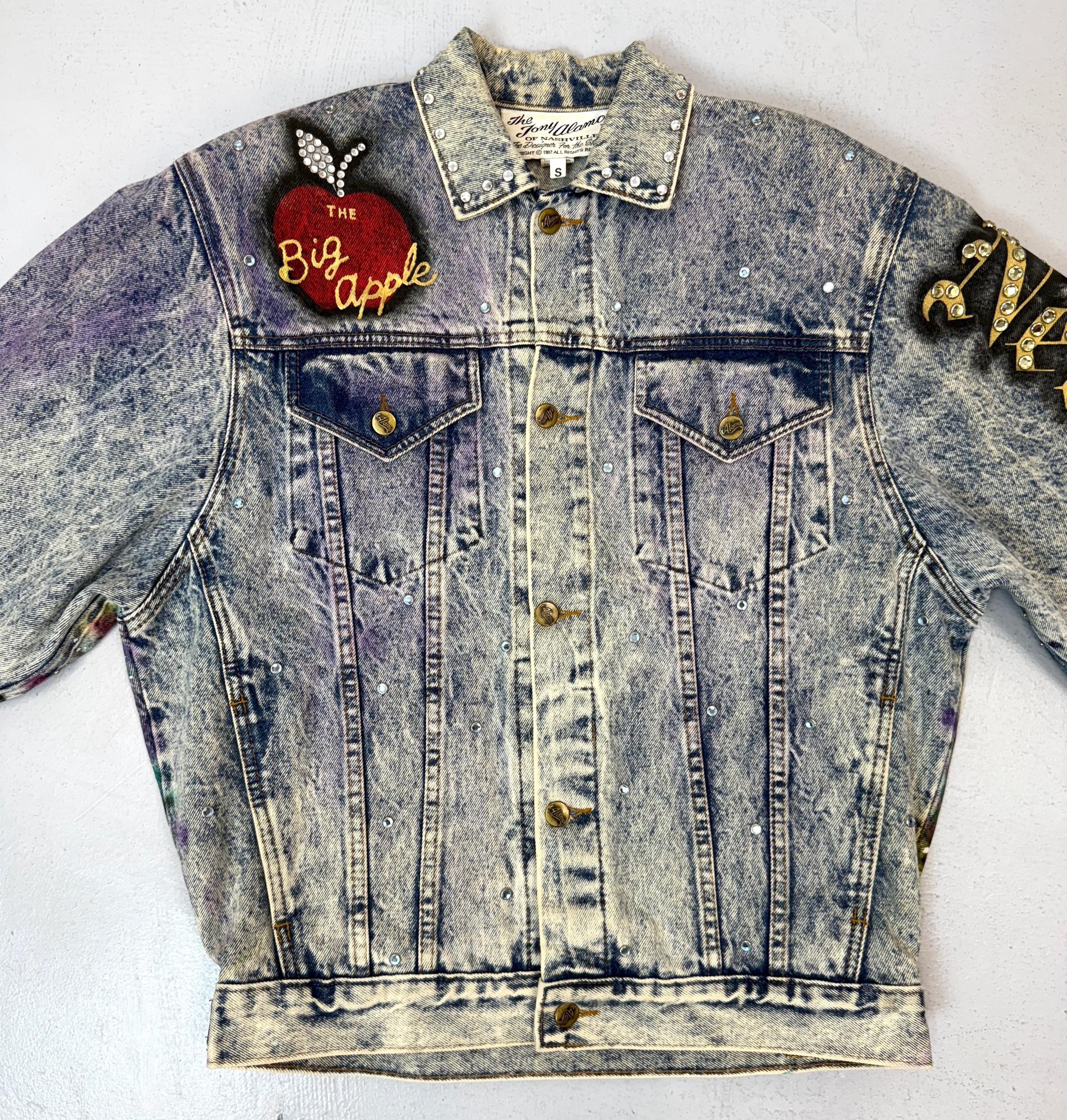 1987 Tony Alamo of Nashville New York Big Apple Hand Painted