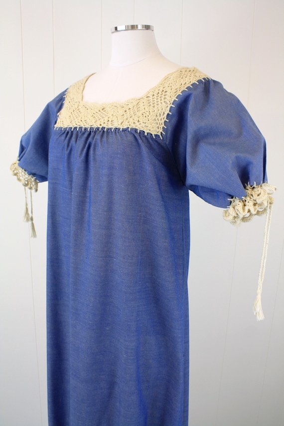 1970s Crochet & Chambray Puff Sleeve Dress - image 7