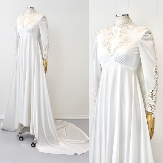 1970s White Lace Pearl Beaded Wedding Bridal Gown… - image 5