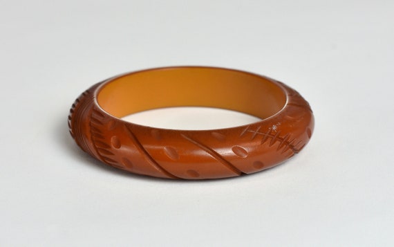 1940s Bakelite Creamed Corn Carved Bangle Bracele… - image 4