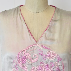 1920s Asian Inspired Green & Pink Embroidered Silk Blouse image 2