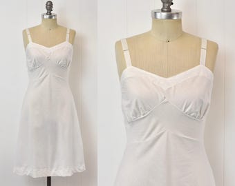 1960s Her Majesty White Cotton Blend Scalloped Juniors Extra Small Lingerie Slip Dress