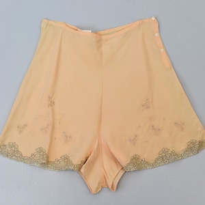 NOS 1930s/1940s Peach Pink Floral Embroidery Ecru Lace Rayon Boudoir Lingerie Tap Shorts Pants