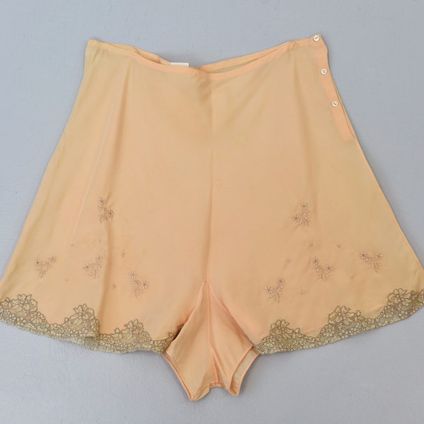 NOS 1930s/1940s Peach Pink Floral Embroidery Ecru Lace Rayon Boudoir Lingerie Tap Shorts Pants