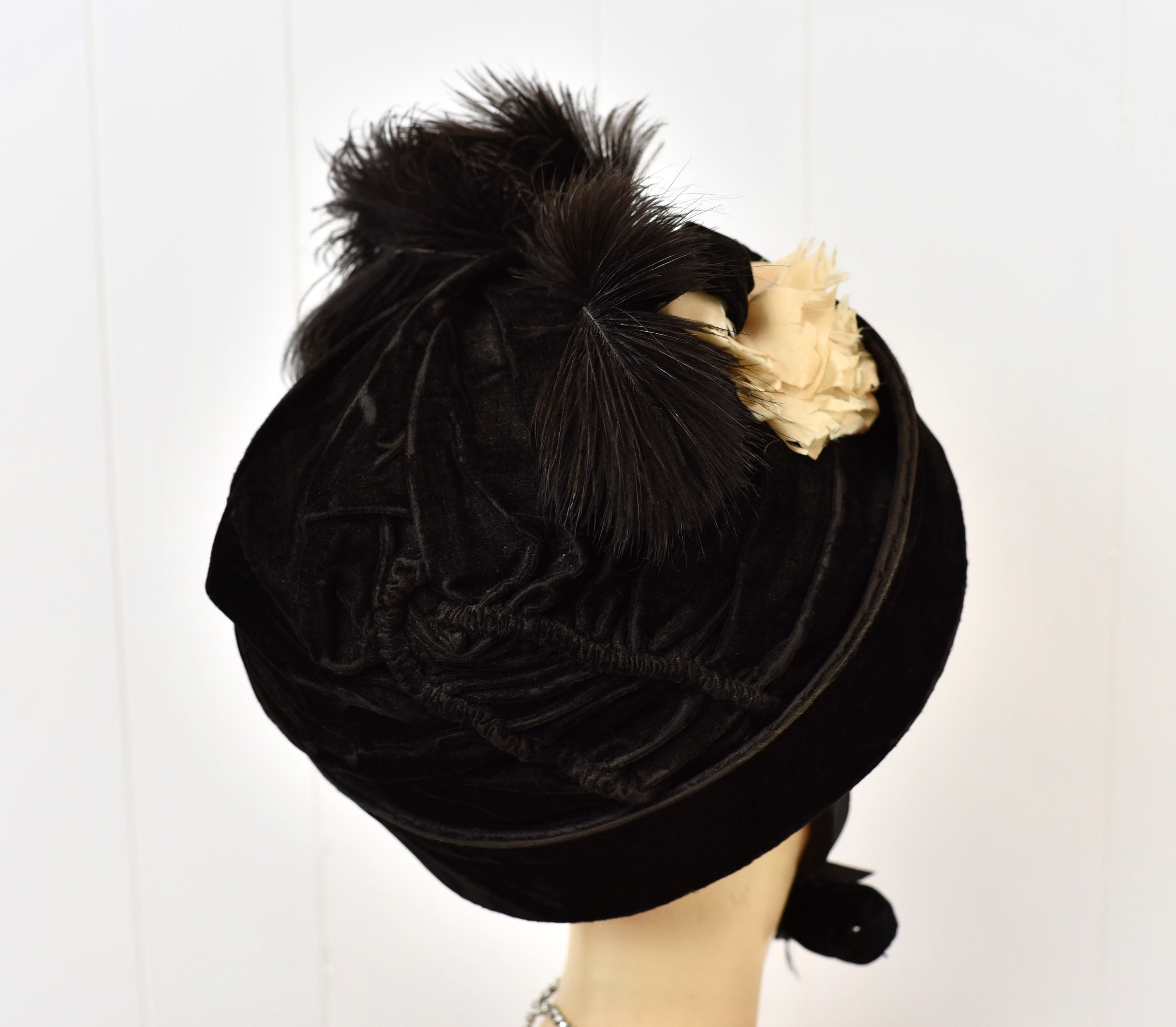 Late 1800s/early 1900s Black Velvet Ostrich Feather Floral  display picture 1