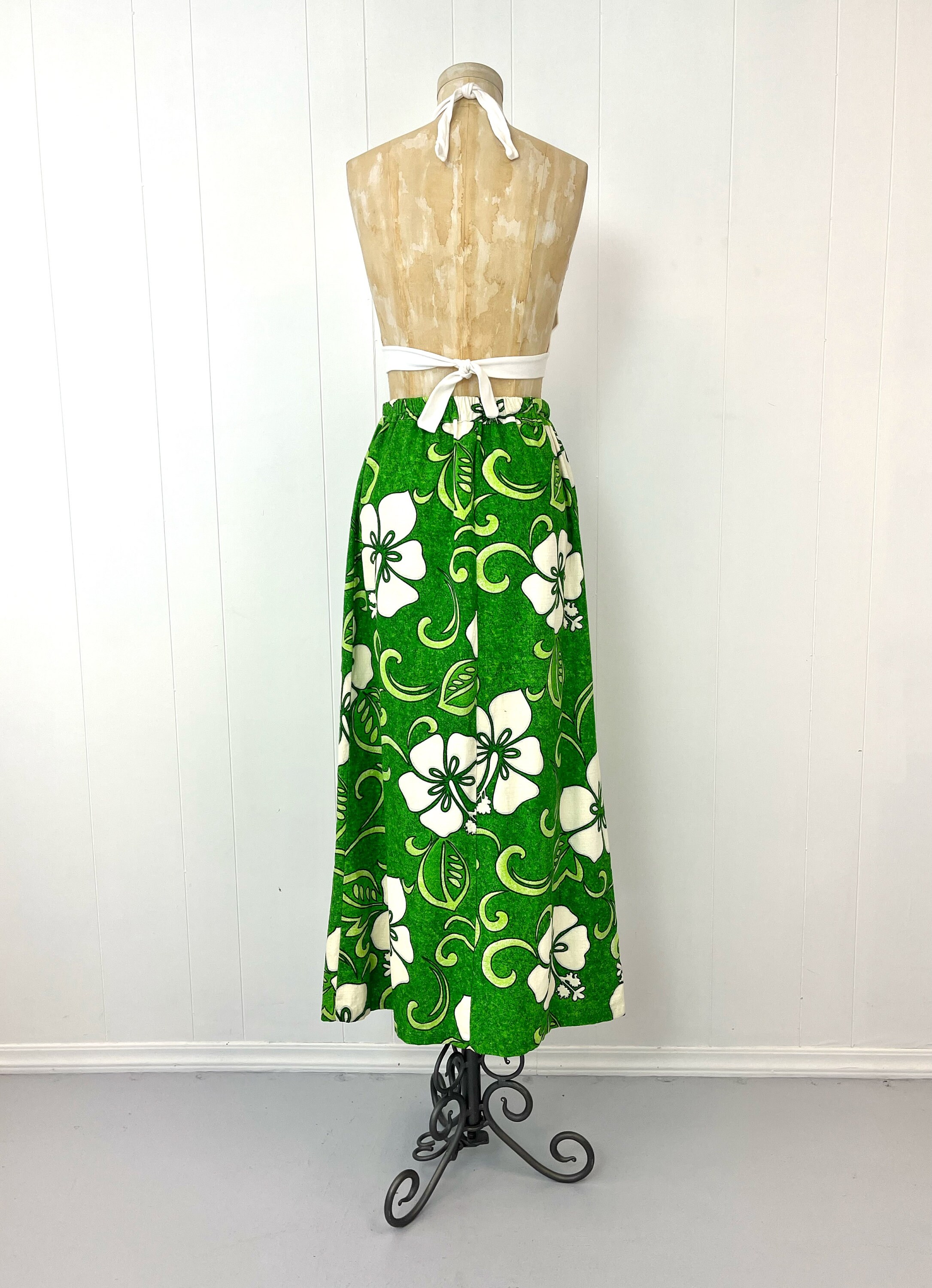 1970s Hawaiian Green Hibiscus Floral Print Tiki Maxi Skirt 1970s Hawaiian Green Hibiscus Floral Print Tiki Maxi Skirt