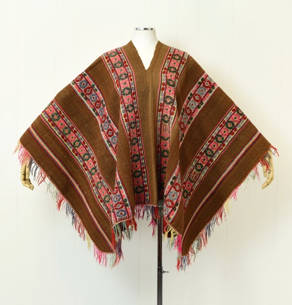 1970s Floral Artisan Made Poncho - image 1